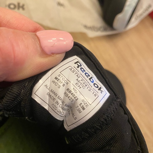 WOMAN’s Size 7 1/2 REEBOK SUBLITE LEGEND WORK SHOES! These look brand NEW! - Picture 9 of 10